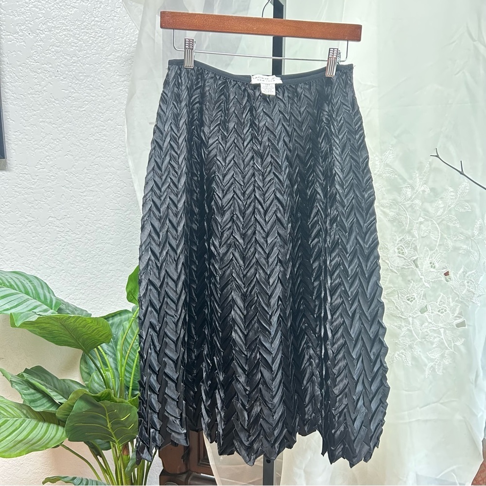 Jackie Jon black textured midi length skirt size 8 polyester stretch waist